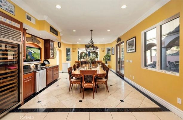 Chandelier, Dining room, Interior, Recessed Lighting