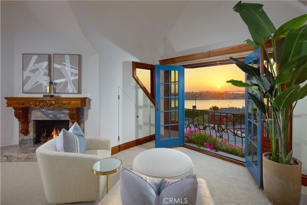 Fireplace, Interior, Living room, Water