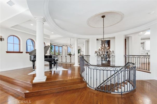 Chandelier, Interior, Pendant Lights, Piano, Recessed Lighting, Wood Texture Flooring