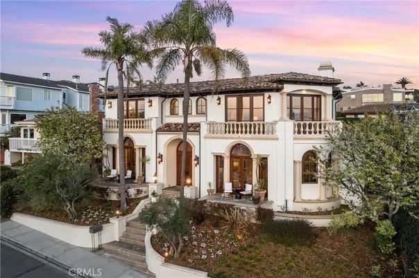 Exterior, Facade, Mediterranean