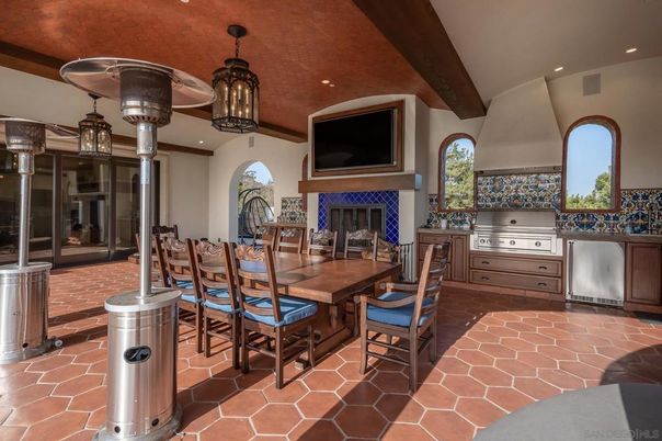 Dining room, Fireplace, Interior, Pendant Lights, Recessed Lighting