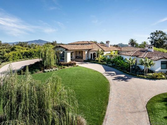 Backyard, Exterior, Facade, Mediterranean