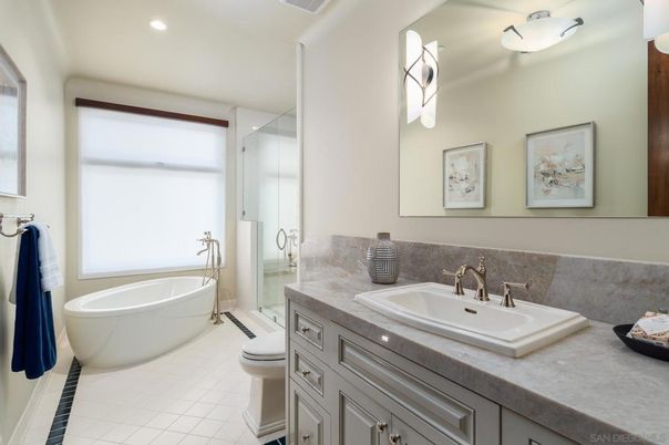 Bathroom, Interior, Recessed Lighting
