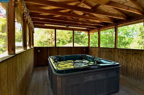 Exterior, Hot Tub