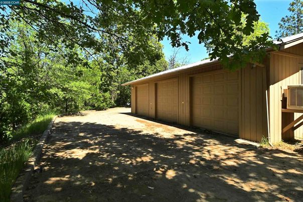 Detached Garage, Exterior