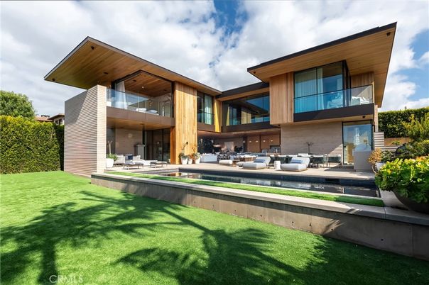 Backyard, Exterior, Facade, Modern