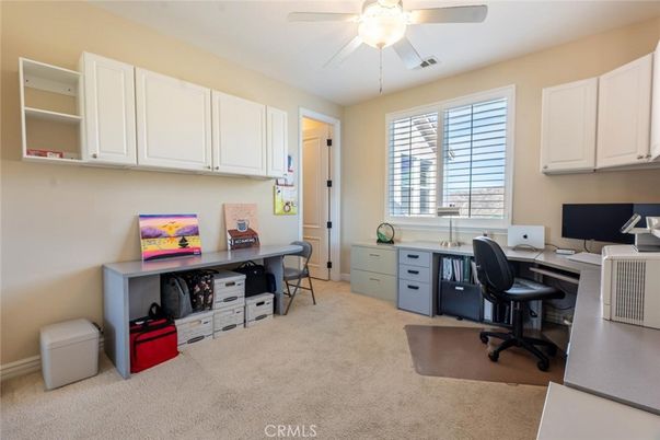 Home Office, Interior