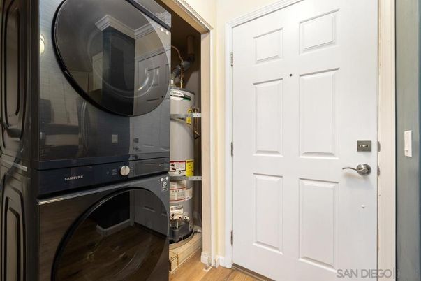 Interior, Kitchen, Utility Closets, Washer, Wood Texture Flooring