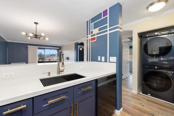 Interior, Kitchen, Pendant Lights, Washer, Wood Texture Flooring
