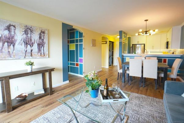 Dining room, Interior, Kitchen, Pendant Lights, Stainless Steel Appliances, Wood Texture Flooring