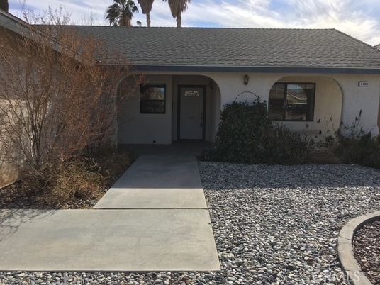 Exterior, Facade, Ranch