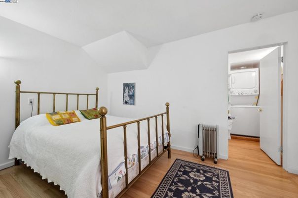 Bedroom, Interior, Washer, Wood Texture Flooring
