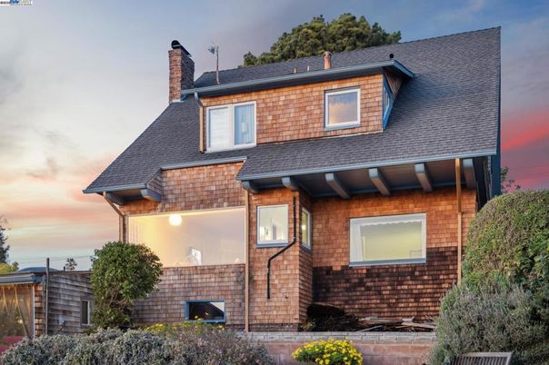 Exterior, Facade, Brick Facade, Cape Cod