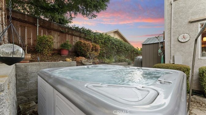 Exterior, Hot Tub