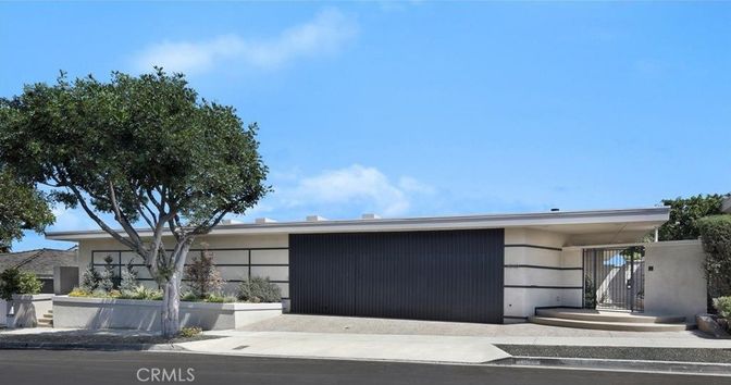 Attached, Exterior, Facade, Modern