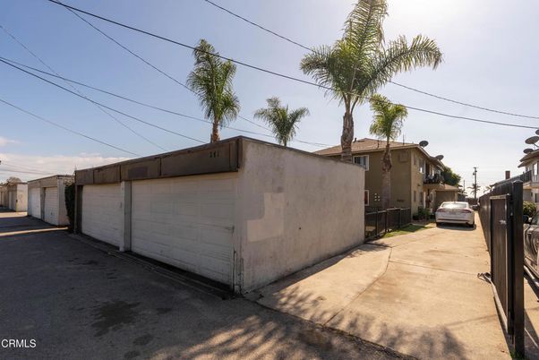 Detached Garage, Exterior