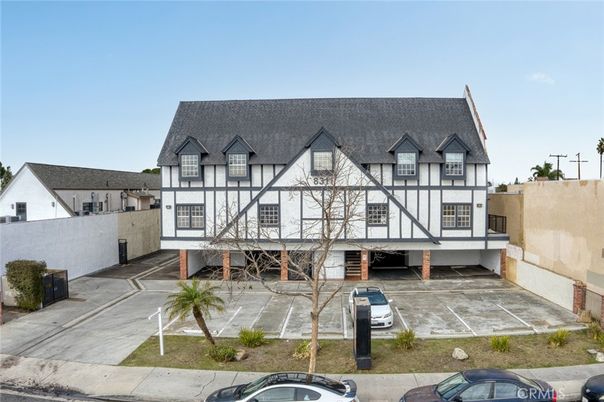 Exterior, Facade, Tudor Revival
