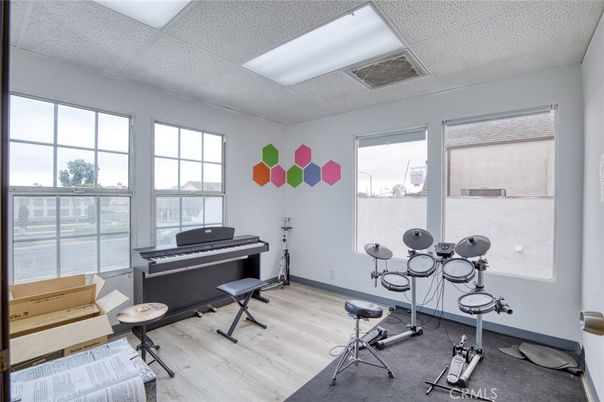Fitness Equipment, Interior, Piano, Wood Texture Flooring