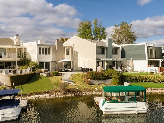 Exterior, Lake