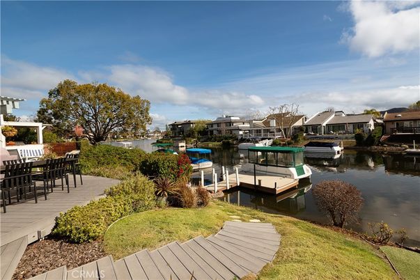 Exterior, Lake