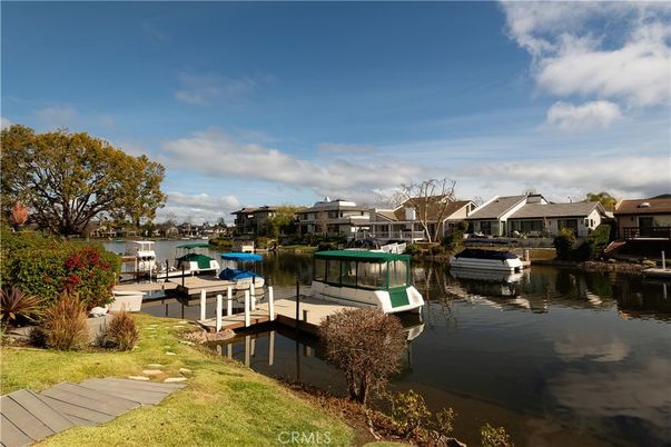 Exterior, Lake