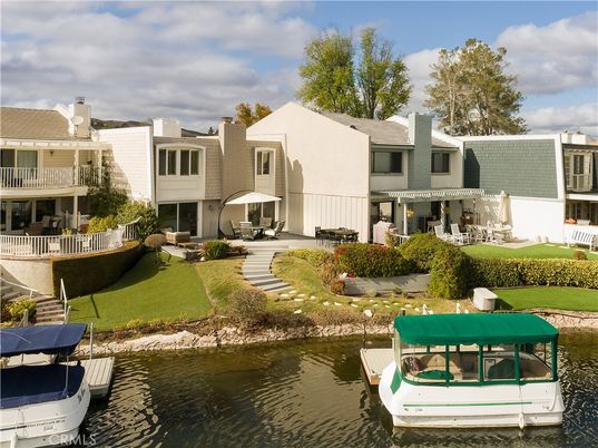 Exterior, Lake