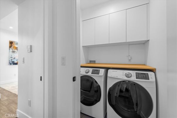 Interior, Washer, Wood Texture Flooring