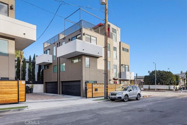 Attached, Exterior, Facade, Modern