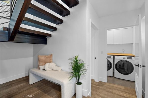 Interior, Utility Closets, Washer, Wood Texture Flooring