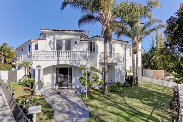 Backyard, Exterior, Facade, Mediterranean
