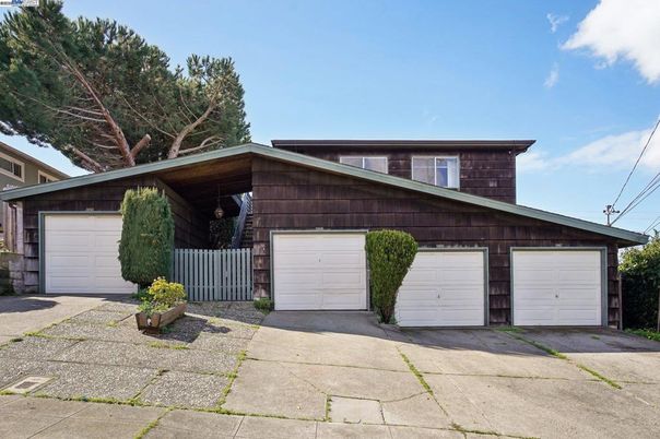 Attached, Detached Garage, Exterior, Facade, American Craftsman