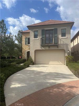 Attached, Exterior, Facade, Mediterranean