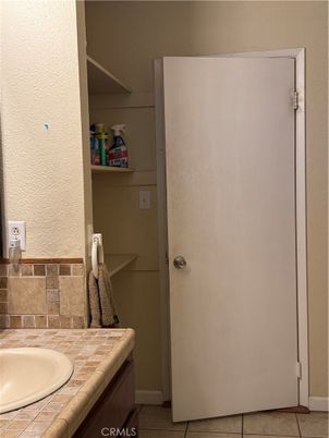 Bathroom, Interior, Tile Countertops