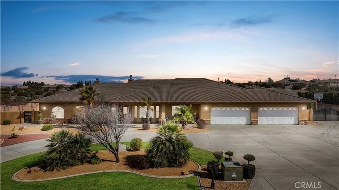 Attached, Exterior, Facade, Mediterranean