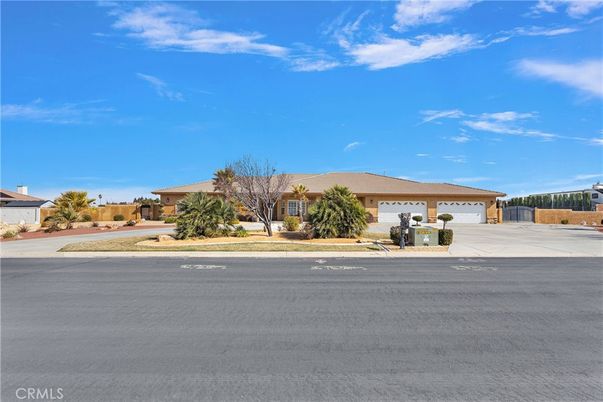 Attached, Exterior, Facade, Ranch