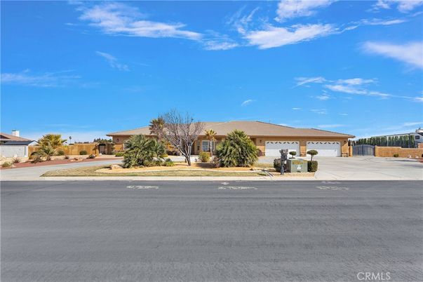 Attached, Exterior, Facade, Ranch