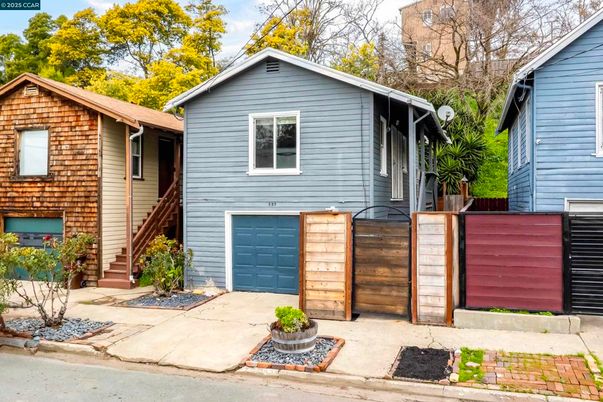 Attached, Exterior, Facade, Raised Ranch