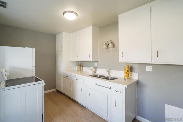Interior, Washer, Wood Texture Flooring