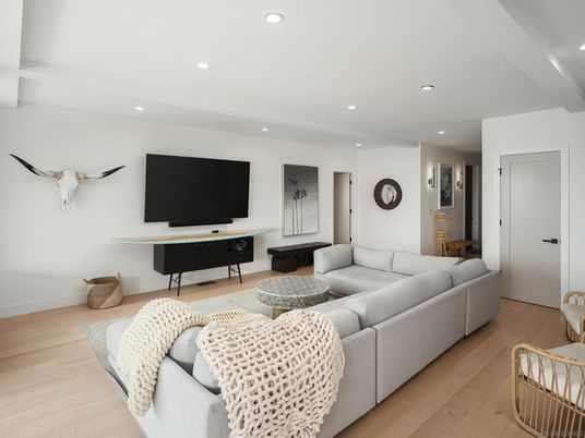 Interior, Living room, Recessed Lighting, Wood Texture Flooring