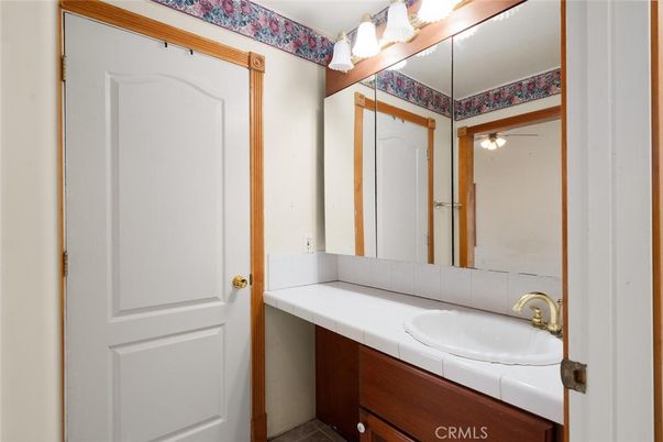 Bathroom, Interior, Tile Countertops