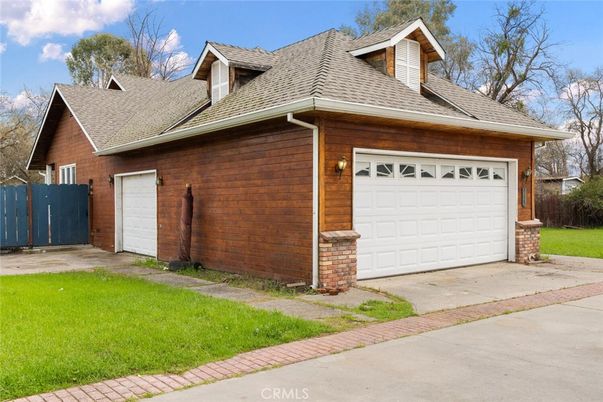 Attached, Exterior, Facade, Brick Facade, Cape Cod