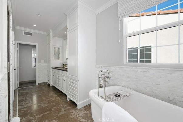 Bathroom, Free Standing Baths, Interior, Recessed Lighting