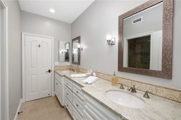 Bathroom, Dual Sink Vanities, Interior, Recessed Lighting