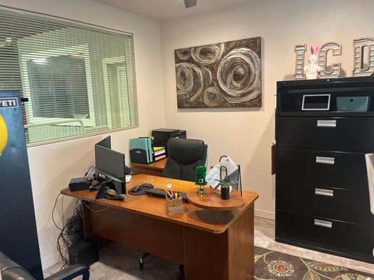 Home Office, Interior
