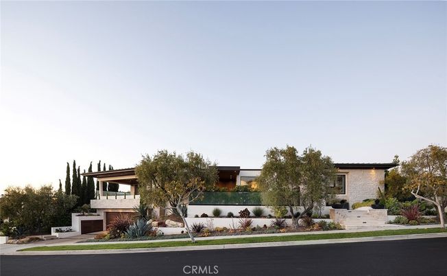 Exterior, Facade, Modern