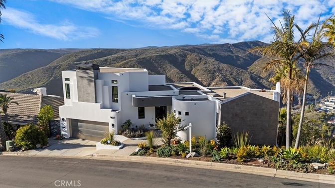 Attached, Exterior, Facade, Modern