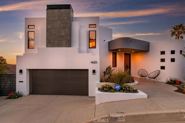 Attached, Exterior, Facade, Modern