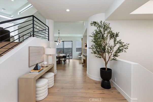 Chandelier, Dining room, Interior, Pendant Lights, Recessed Lighting, Wood Texture Flooring