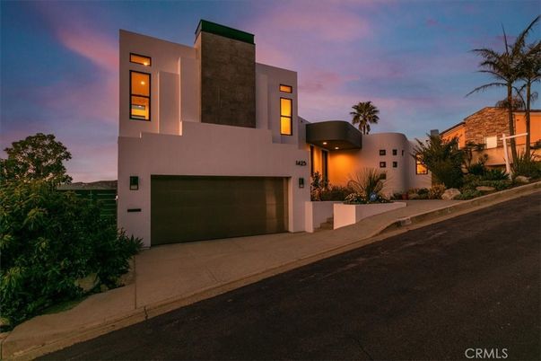 Attached, Exterior, Facade, Modern