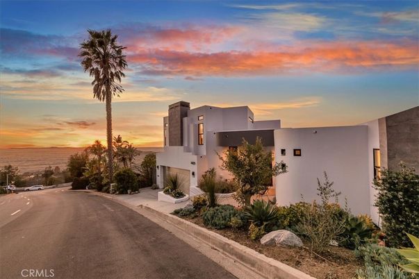 Attached, Exterior, Facade, Modern